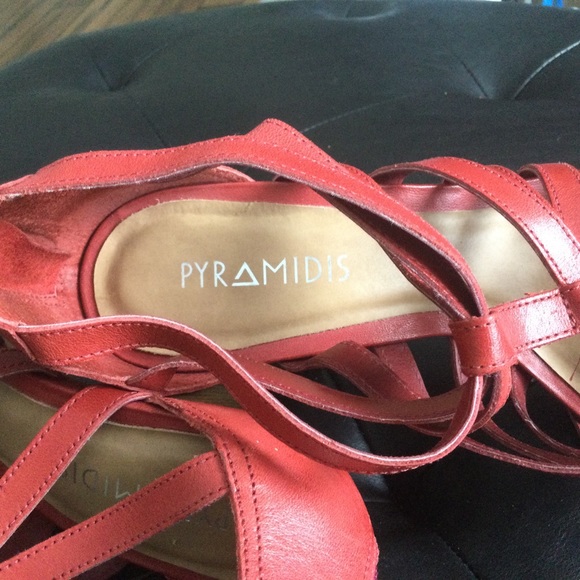 Pyramidis shoes - Picture 4 of 4